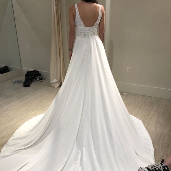Wedding dress that’s never been worn. Brand new. Paid $1200, asking $750. Size 8 - Picture 4 of 4